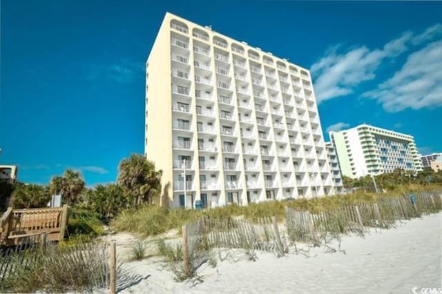 view of apartment building / complex