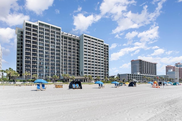 view of apartment building / complex