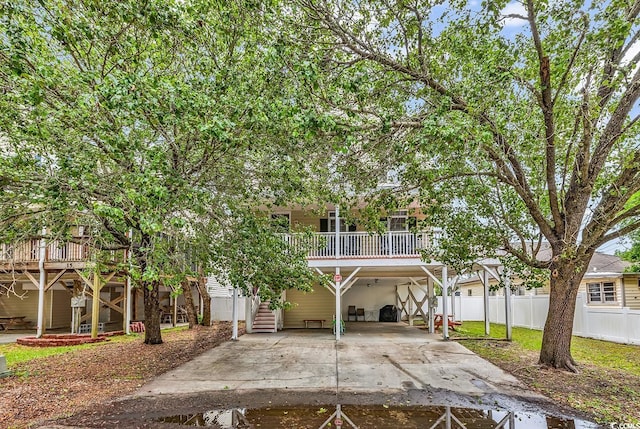 view of front of property featuring a carport and fence