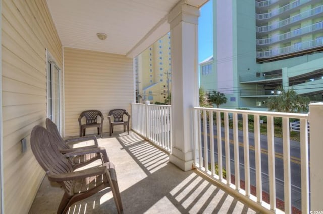 balcony featuring covered porch