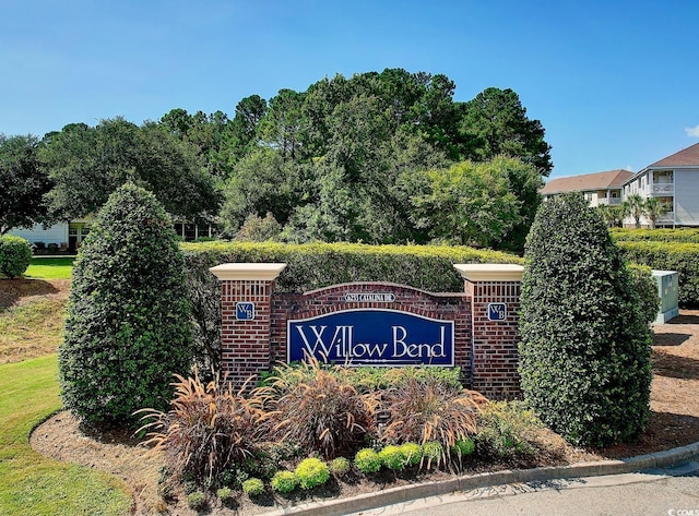 view of community / neighborhood sign