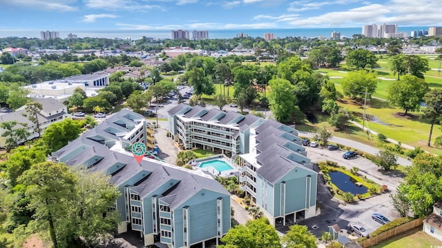 view of urban area featuring a pool