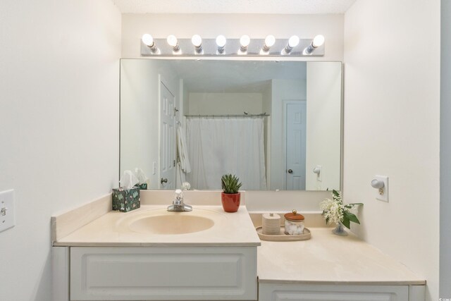 full bath featuring vanity and a shower with curtain