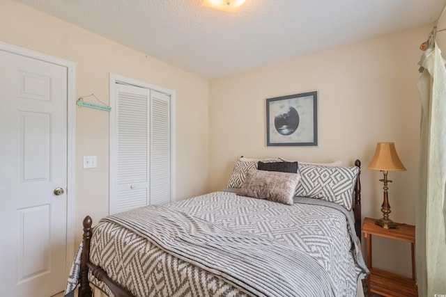 bedroom featuring a closet