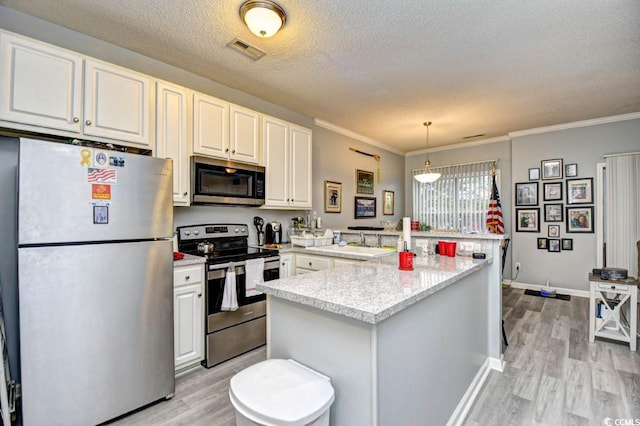 4811 Innisbrook Ct Unit 306, Myrtle Beach, SC 29579 - kitchen with appliances with stainless steel finishes, light wood-style floors, light countertops, white cabinets, and crown molding