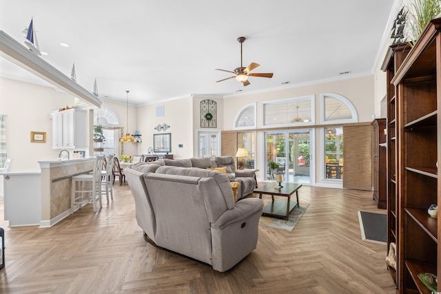 living area with ceiling fan, crown molding, baseboards, and recessed lighting