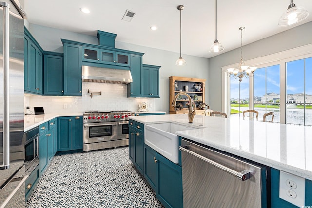 5032 Middleton View Dr, Myrtle Beach, SC 29579 - kitchen featuring stainless steel appliances, under cabinet range hood, a sink, a chandelier, and decorative backsplash