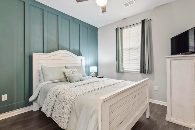 bedroom featuring dark wood-type flooring, baseboards, and ceiling fan