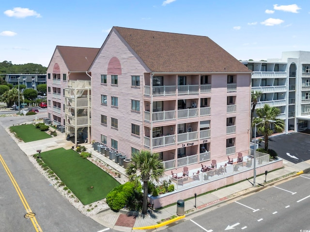 view of apartment building / complex with uncovered parking
