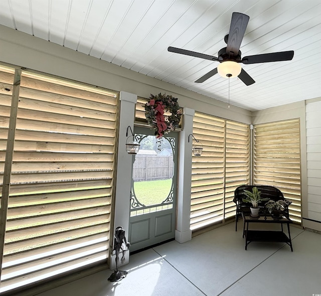 entrance to property featuring a ceiling fan