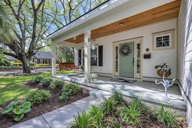 entrance to property featuring a porch