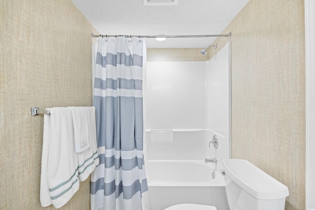 3805 S Ocean Blvd # 503, North Myrtle Beach, SC 29582 - full bath featuring toilet, shower / bathtub combination with curtain, a textured ceiling, and wallpapered walls