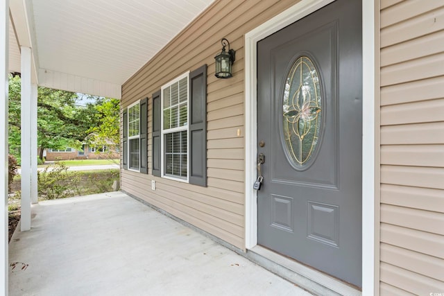doorway to property with covered porch