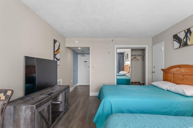 202 74th Ave N Unit 2547/2548, Myrtle Beach, SC 29572 - bedroom with dark wood-style floors, a textured ceiling, a closet, and baseboards