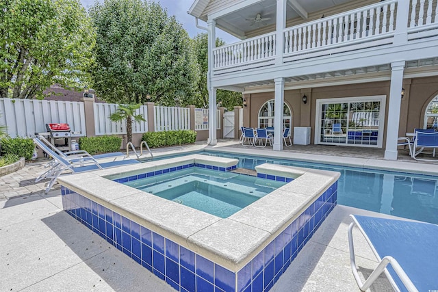 500 23rd Ave S, North Myrtle Beach, SC 29582 - view of swimming pool featuring an in-ground hot tub, ceiling fan, and a patio
