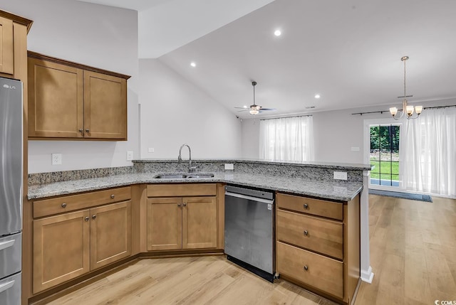 kitchen with appliances with stainless steel finishes, a sink, light wood-style flooring, a peninsula, and lofted ceiling