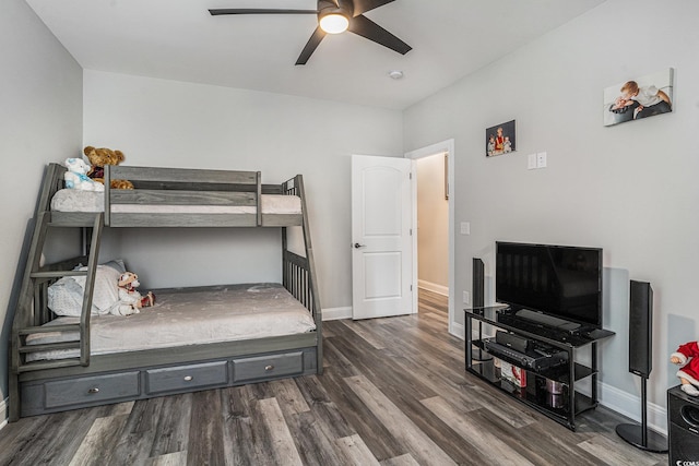 bedroom featuring dark wood finished floors, baseboards, and ceiling fan