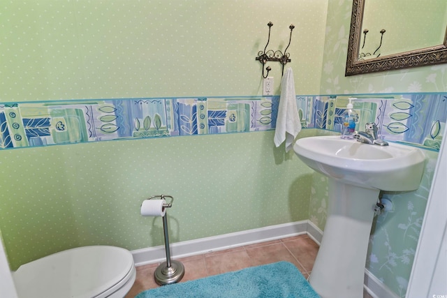 815 Murray Ave, Myrtle Beach, SC 29577 - bathroom with wallpapered walls, toilet, tile patterned flooring, and baseboards