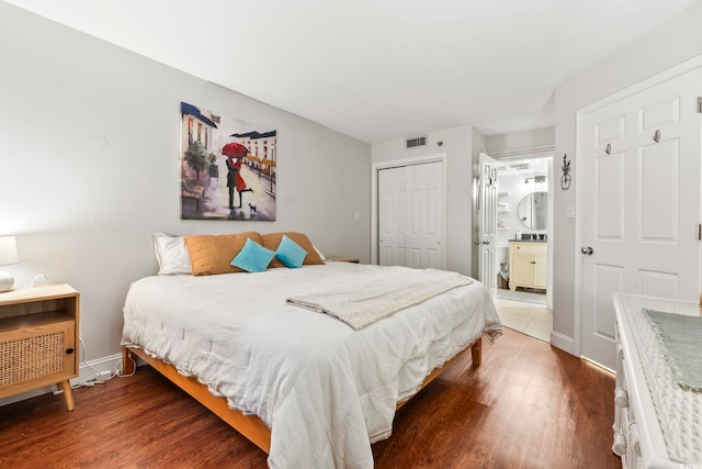 5523 N Ocean Blvd Unit 1903, Myrtle Beach, SC 29577 - bedroom with wood finished floors, a closet, baseboards, and connected bathroom
