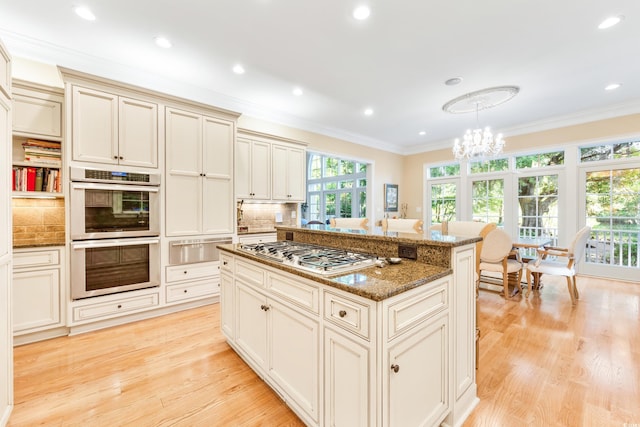 509 Heston Point Dr, Pawleys Island, SC 29585 - kitchen featuring stainless steel appliances, a warming drawer, a chandelier, ornamental molding, and a kitchen island