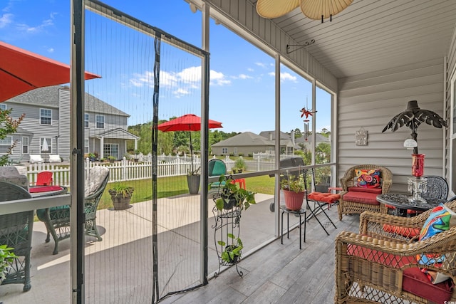 sunroom featuring ceiling fan