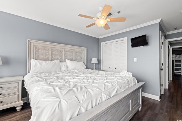 bedroom with a closet, dark wood finished floors, crown molding, baseboards, and a ceiling fan