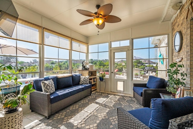 sunroom featuring outdoor lounge area and ceiling fan