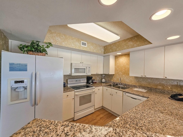 8560 Queensway Blvd Unit 508, Myrtle Beach, SC 29572 - kitchen with white appliances, light wood finished floors, decorative backsplash, white cabinets, and recessed lighting