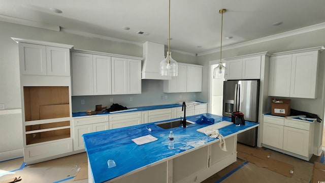 1424 Hydrangea Dr, Myrtle Beach, SC 29579 - kitchen featuring stainless steel fridge with ice dispenser, custom exhaust hood, a sink, crown molding, and a kitchen island with sink