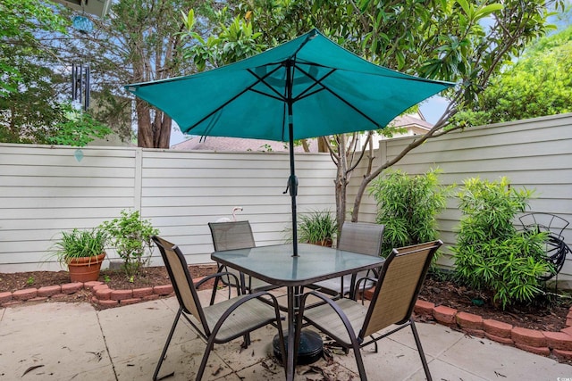 430 Ocean Creek Dr Unit 2534, Myrtle Beach, SC 29572 - fenced backyard featuring a patio and outdoor dining area