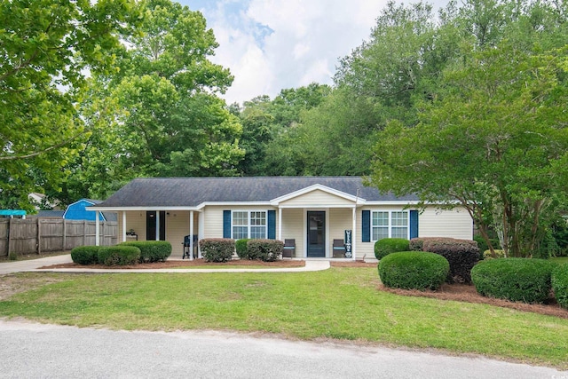 2510 Redwood St, Georgetown, SC 29440 - ranch-style home featuring a porch