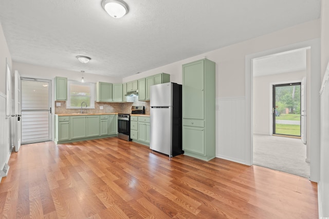 203 Longwood Ln, Conway, SC 29527 - kitchen featuring green cabinets, appliances with stainless steel finishes, a sink, plenty of natural light, and a textured ceiling