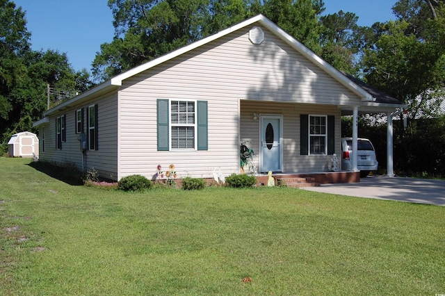 304 S Magnolia Ave, Andrews, SC 29510 - view of front facade with a front lawn