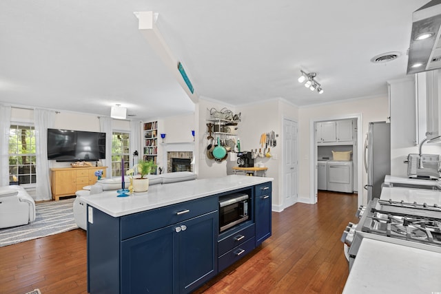 515 River Rd, Conway, SC 29526 - kitchen featuring blue cabinets, washing machine and dryer, stainless steel appliances, open floor plan, and crown molding