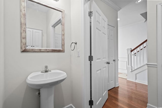 861 Murray Ave, Myrtle Beach, SC 29577 - bathroom featuring wood finished floors, crown molding, baseboards, and recessed lighting