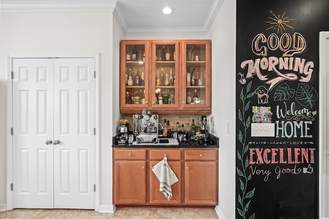 861 Murray Ave, Myrtle Beach, SC 29577 - indoor wet bar featuring ornamental molding, decorative backsplash, baseboards, and recessed lighting