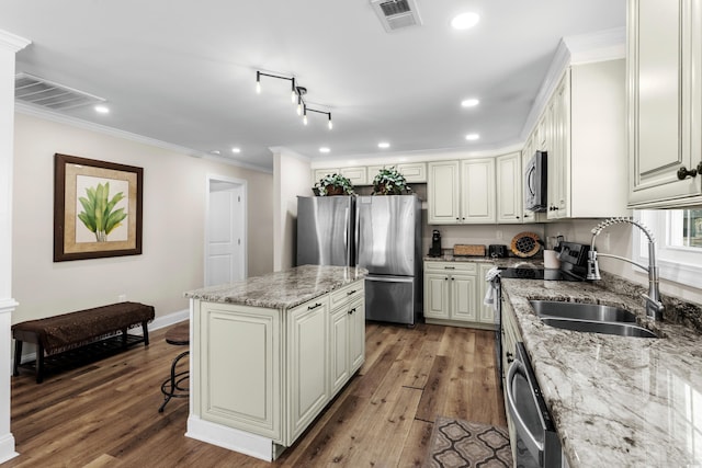 1616 S Ocean Blvd, North Myrtle Beach, SC 29582 - kitchen featuring a sink, stainless steel appliances, recessed lighting, ornamental molding, and light wood-style flooring