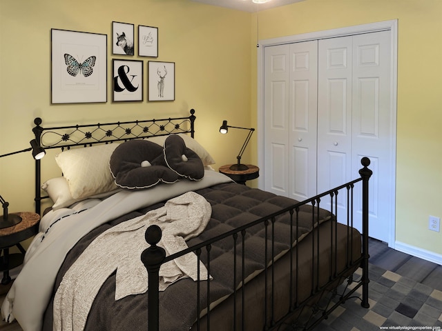 251 Egret Run Ln Unit 1122, Pawleys Island, SC 29585 - bedroom featuring a closet, dark wood-style flooring, and baseboards