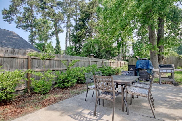 900 47th Ave N, Myrtle Beach, SC 29577 - fenced backyard featuring outdoor dining space and a patio area