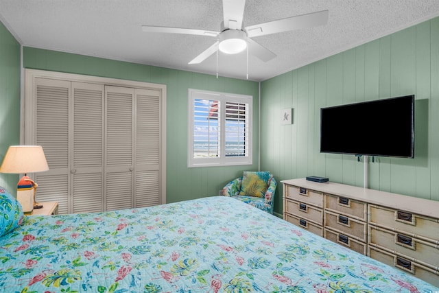 6309 N Ocean Blvd Unit 14E, North Myrtle Beach, SC 29582 - bedroom featuring a textured ceiling, a closet, and ceiling fan