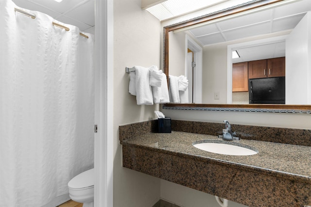 1105 S Ocean Blvd Unit 110, Myrtle Beach, SC 29577 - full bath featuring a sink, toilet, and curtained shower