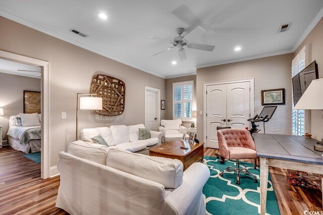 9 Winnowing Way, Pawleys Island, SC 29585 - living area with ceiling fan, light wood-style floors, crown molding, recessed lighting, and baseboards