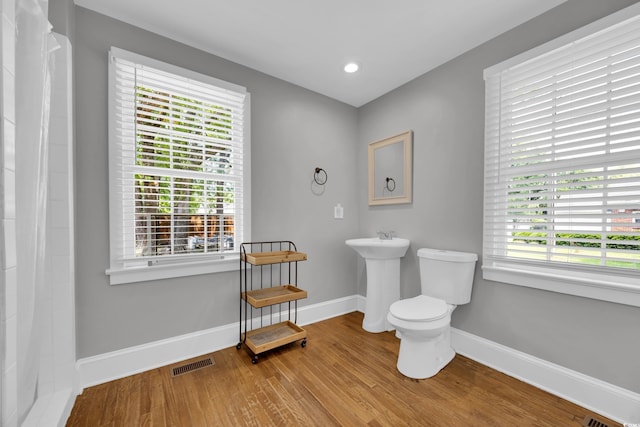 1155 Palmetto St, Georgetown, SC 29440 - full bathroom with wood finished floors, curtained shower, and recessed lighting