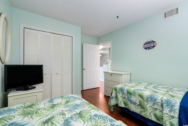 5905 S Kings Hwy Unit 242B, Myrtle Beach, SC 29575 - bedroom featuring wood finished floors and a closet