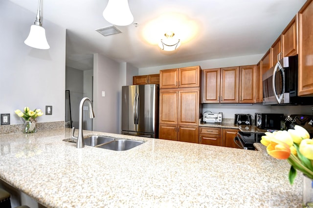 8121 Amalfi Pl Unit 7-805, Myrtle Beach, SC 29572 - kitchen featuring black appliances, a sink, a peninsula, and brown cabinetry