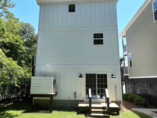 52 Fish Shack Aly, Murrells Inlet, SC 29576 - back of property with board and batten siding