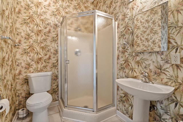 435 Ocean Creek Dr Unit 2722, Myrtle Beach, SC 29572 - full bath featuring wallpapered walls, a stall shower, toilet, tile patterned flooring, and baseboards