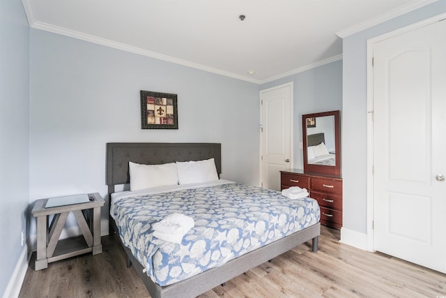 400 Hillside Dr S, North Myrtle Beach, SC 29582 - bedroom featuring wood finished floors, crown molding, and baseboards