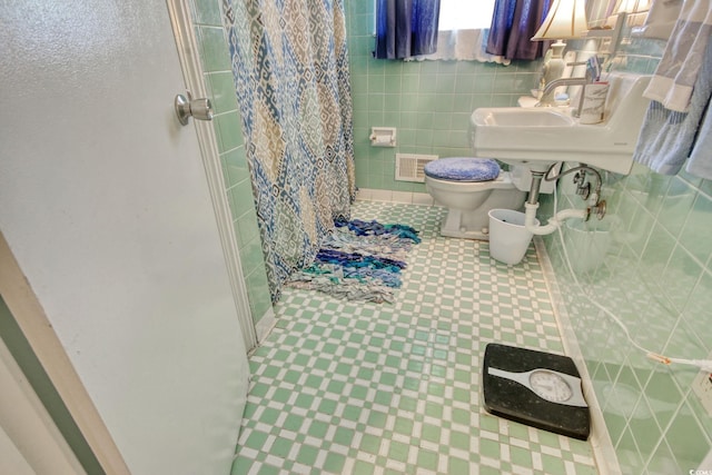 2004 Seitter St, Georgetown, SC 29440 - full bath featuring a shower with shower curtain, tile walls, and tile patterned floors