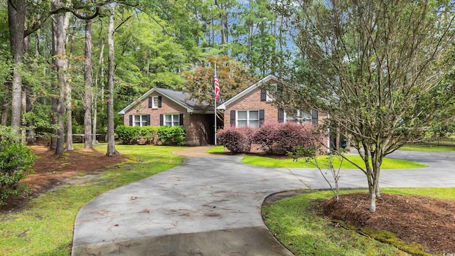 196 John Waites Ct, Georgetown, SC 29440 - view of front of house featuring brick siding, curved driveway, and a front lawn